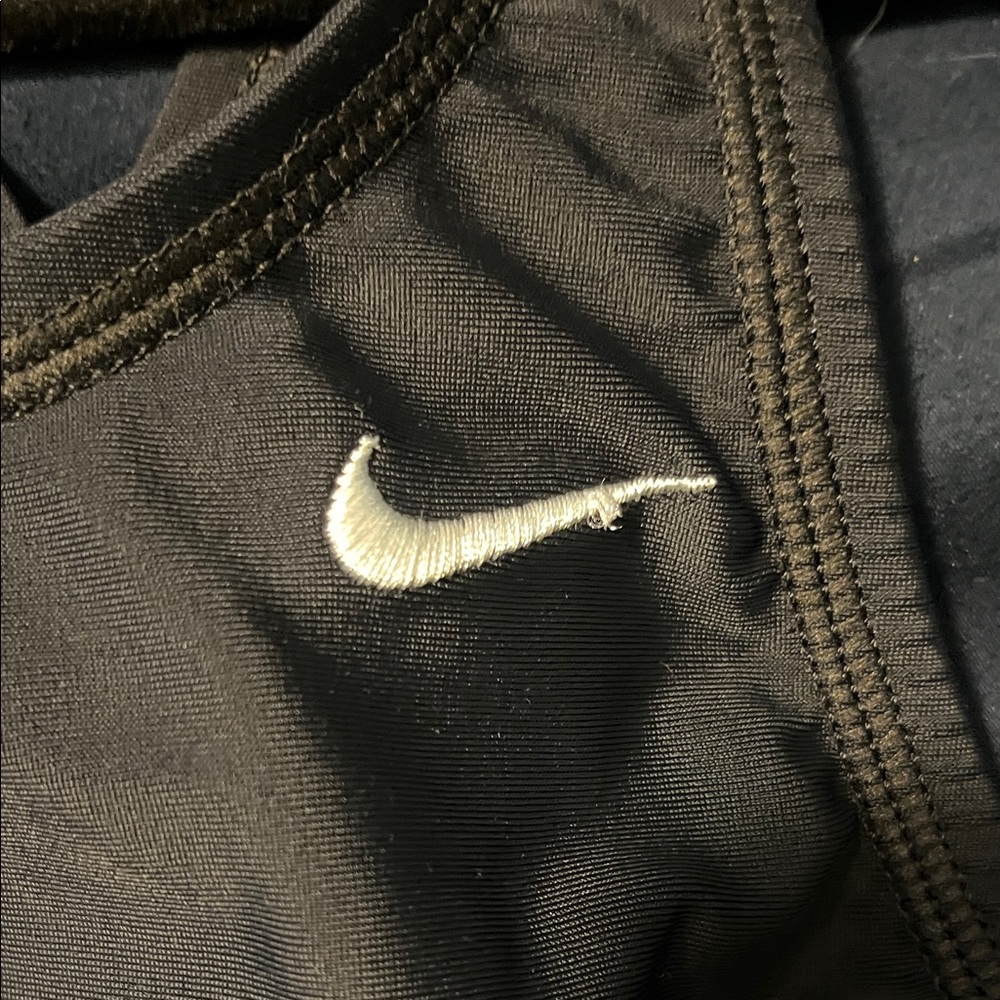 Nike Women’s Fastback Swimsuit - Picture 7 of 8
